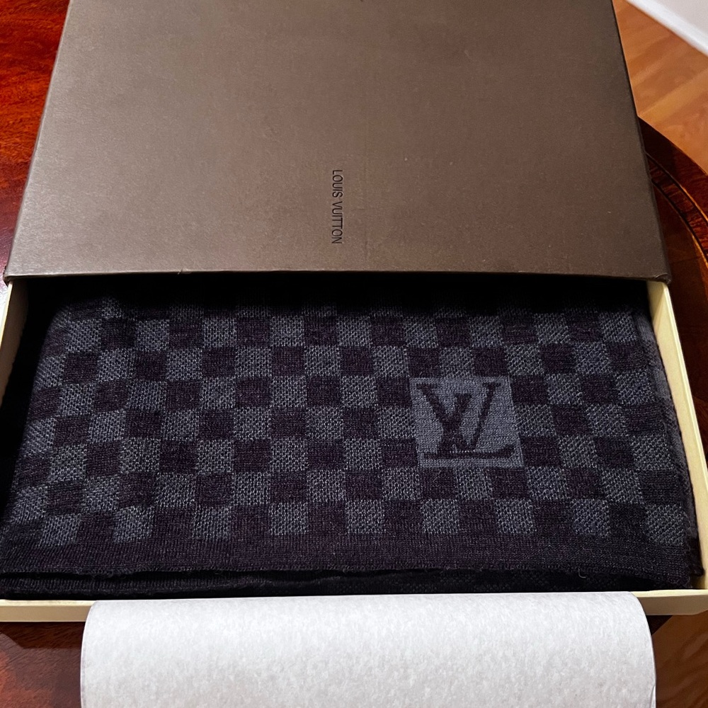 Louis Vuitton Damier Gray Scarf Italy 100% Wool